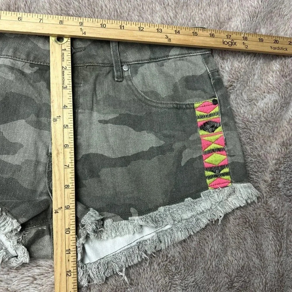 Roxy Denim Shorts Breaking Camo Cutoff Mid Rise Women's Frayed Beaded New - Picture 13 of 16